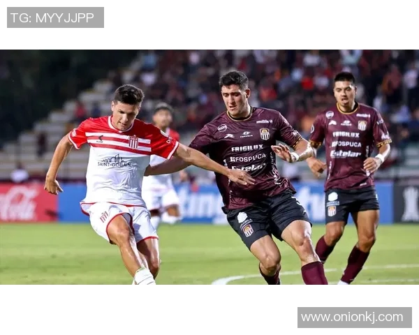 卡拉波波与亚拉库的精彩对决揭示足球战术与团队合作的重要性